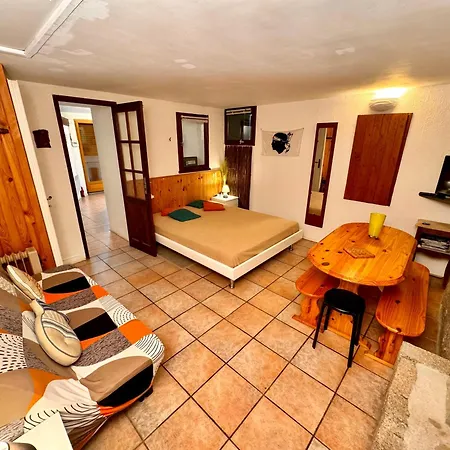 Casa Jeannot Typique Corse En Pierre, Location De Samedi En Samedi , 2 Pers, F2, 35 M2, Jardin 60m2 Vue Montagne, Parking * 莫纳奇亚道勒内